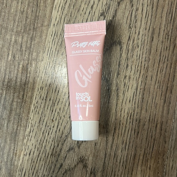 Touch in Sol Pretty Filter Glassy Skin Balm 0.16 Fl oz - Picture 2 of 4